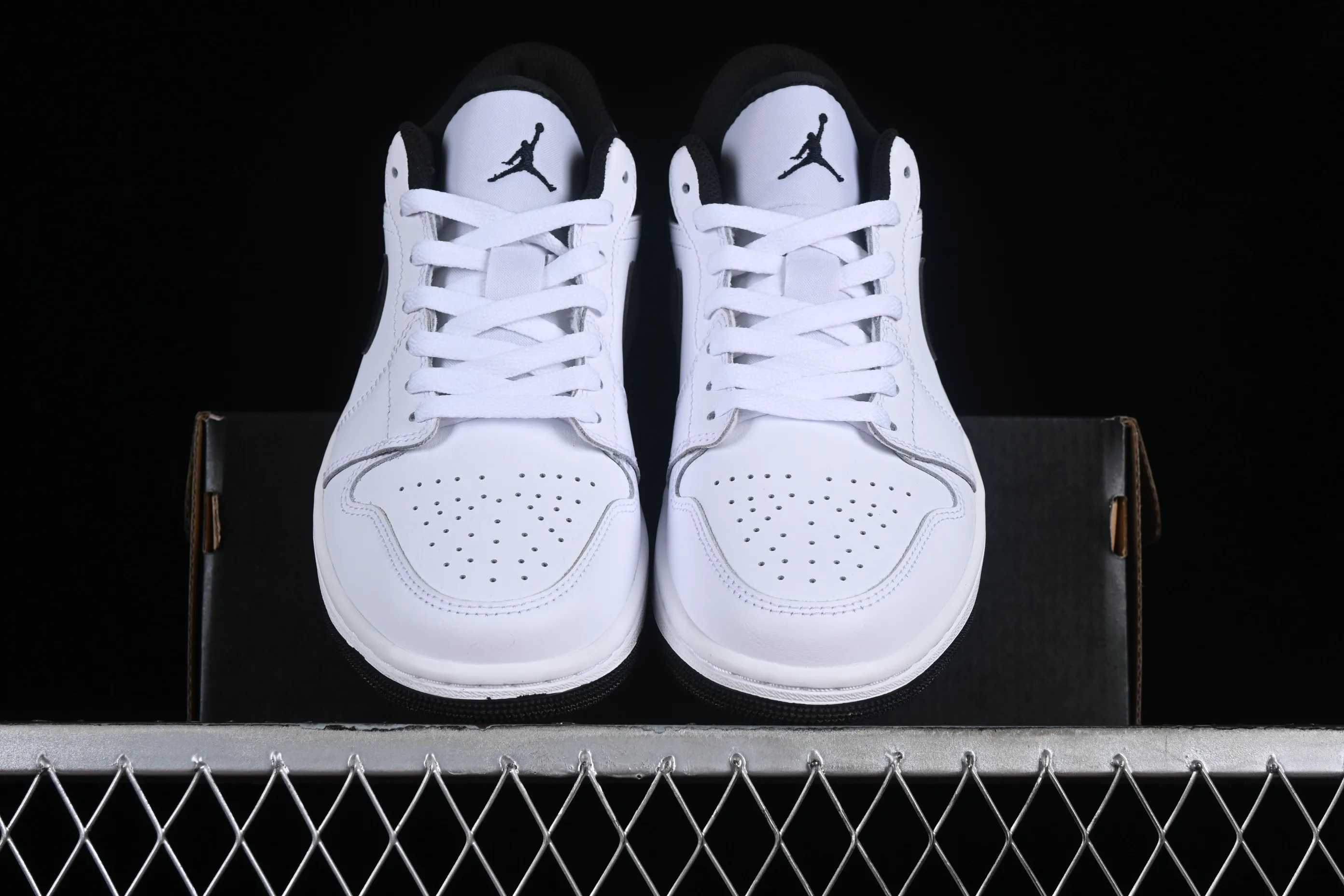 All categories Air Jordan Jordan series basketball shoes Air Jordan 1 Low G version pure original Air Jordan 1 Low "White and Black" AJ1 Joe 1 white and black color matching low-top cultural casual sneakers 553558-132